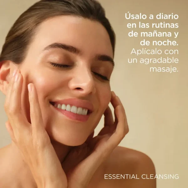 204061-5 ISDINCEUTICS Essential Cleansing 200 ml